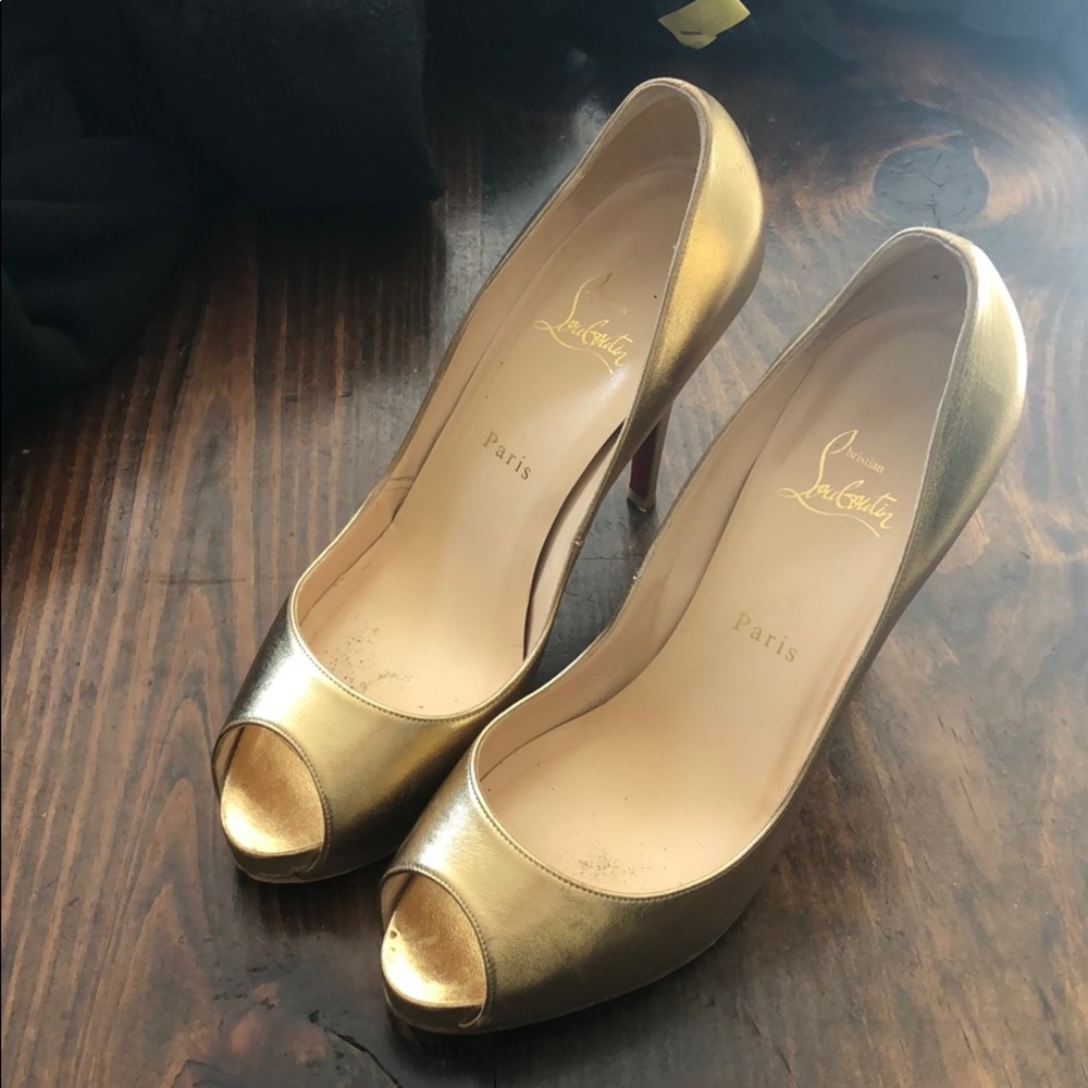 Size 40 Christian Louboutin Gold Pumps